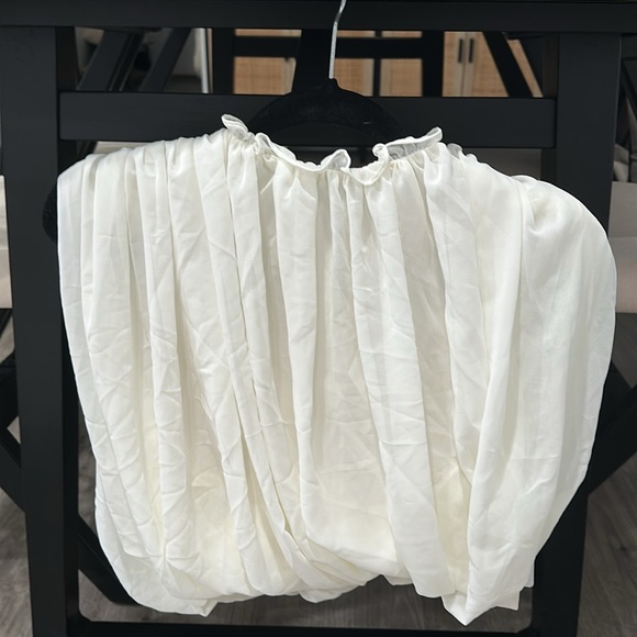 🆕 Asymmetric Pleated Chiffon Skirt Set - Off White - Picture 5 of 7